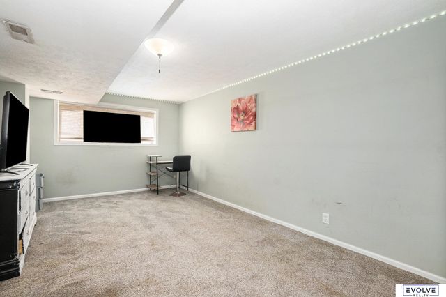 8402 Hanover Street, Omaha, NE 68122