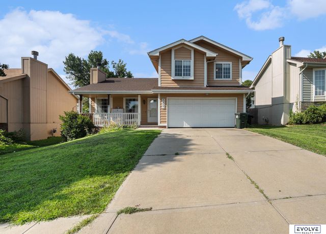 8402 Hanover Street, Omaha, NE 68122