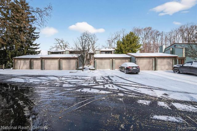 526 W Rockwell Street, Fenton, MI 48430