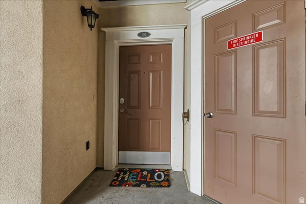 Image 2 of property listing at 11763 S CURRANT DR #101, South Jordan, UT 84009