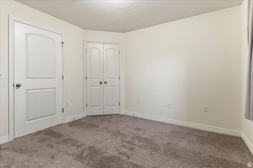 Image 14 of property listing at 11763 S CURRANT DR #101, South Jordan, UT 84009
