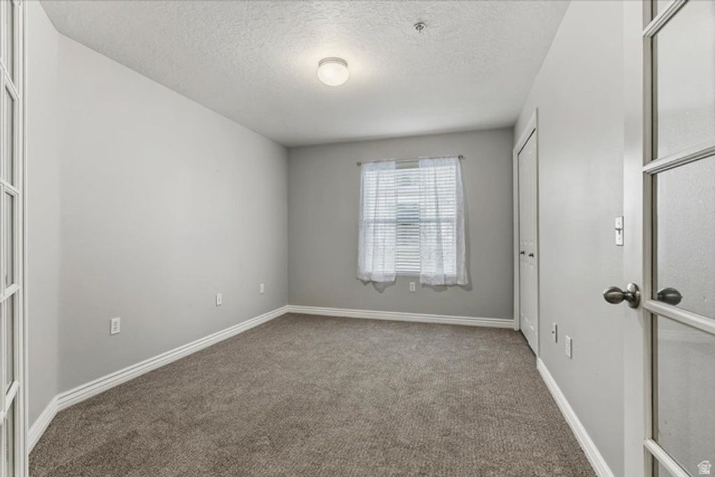 Image 18 of property listing at 11763 S CURRANT DR #101, South Jordan, UT 84009