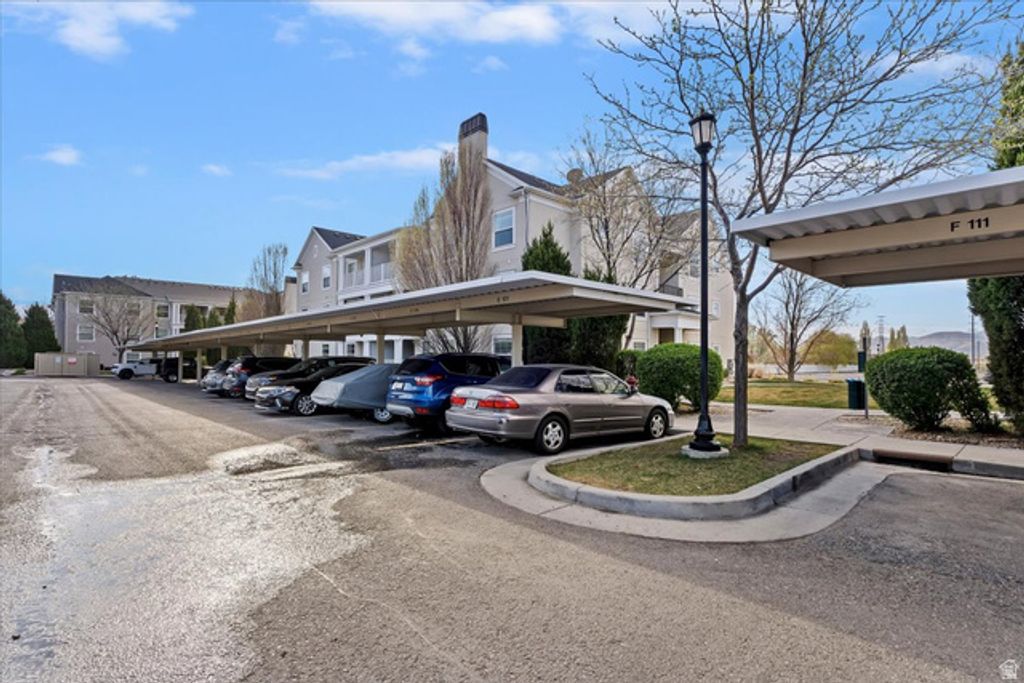 Image 21 of property listing at 11763 S CURRANT DR #101, South Jordan, UT 84009