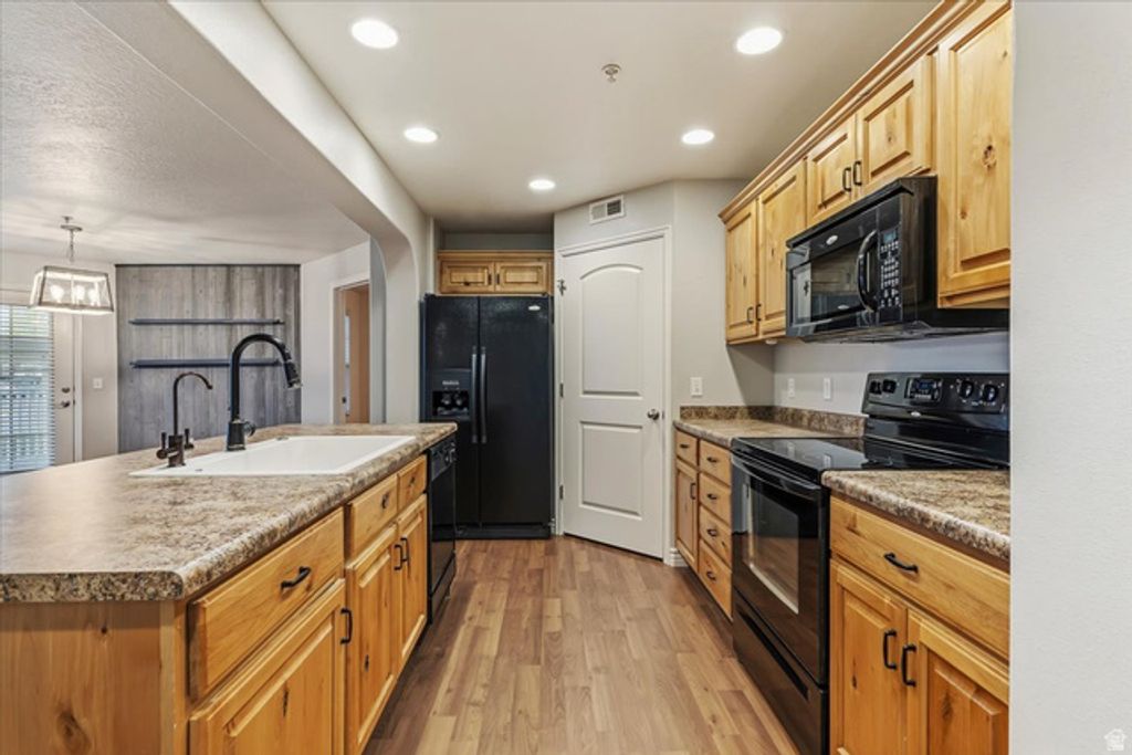 Image 6 of property listing at 11763 S CURRANT DR #101, South Jordan, UT 84009