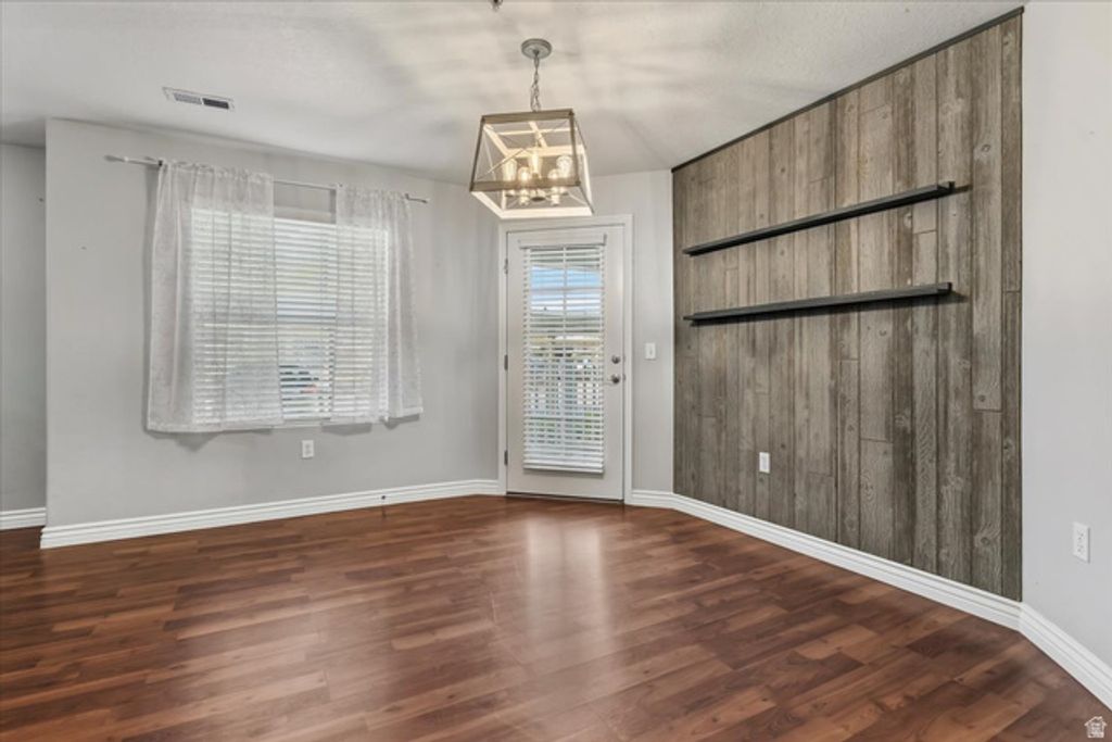 Image 8 of property listing at 11763 S CURRANT DR #101, South Jordan, UT 84009