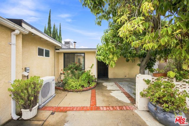 6848 Sylvia Avenue, Los Angeles, CA 91335