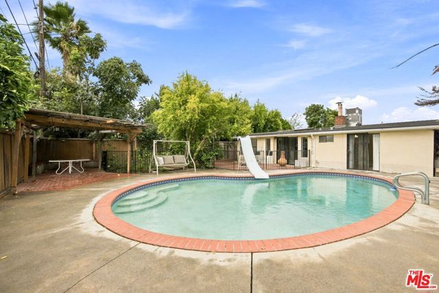 6848 Sylvia Avenue, Los Angeles, CA 91335