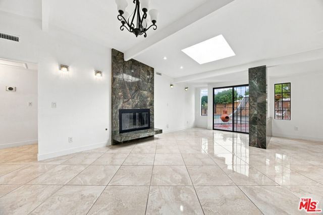 6848 Sylvia Avenue, Los Angeles, CA 91335