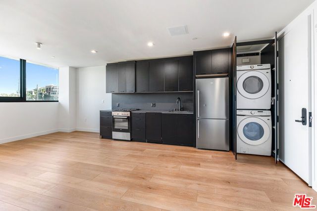 3688 Overland Avenue 201, Los Angeles, CA 90034