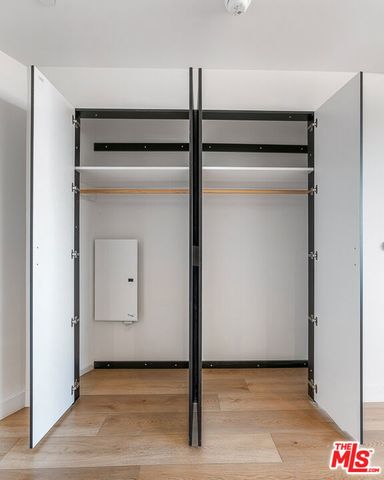 3688 Overland Avenue 201, Los Angeles, CA 90034