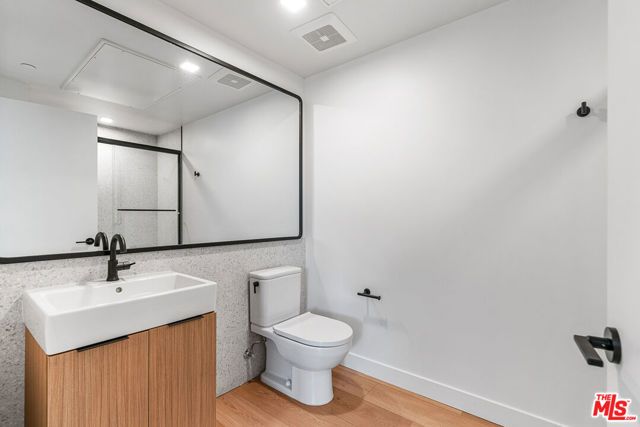 3688 Overland Avenue 201, Los Angeles, CA 90034