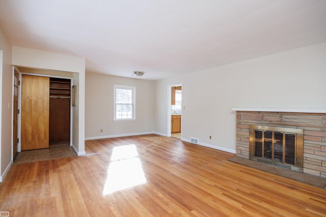 2403 Crooks Road, Royal Oak, MI 48073