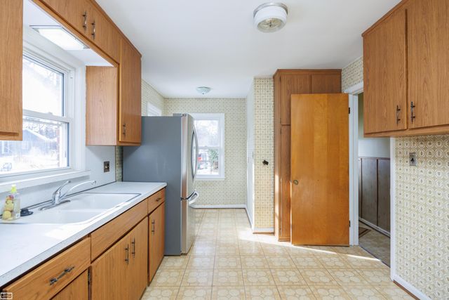 2403 Crooks Road, Royal Oak, MI 48073