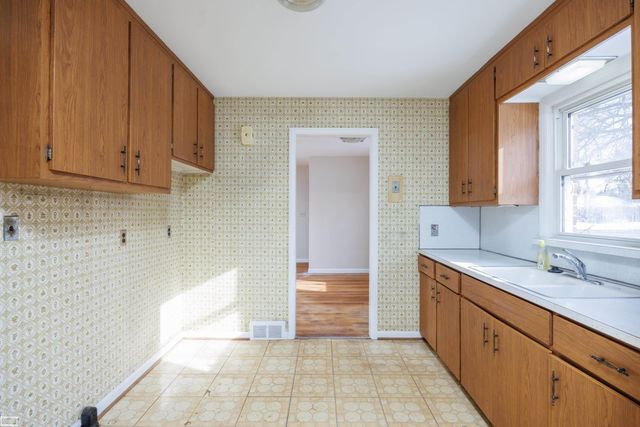 2403 Crooks Road, Royal Oak, MI 48073