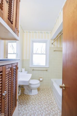 2403 Crooks Road, Royal Oak, MI 48073