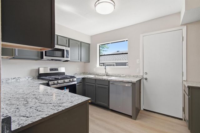 5728 Pinon Vista DR, Austin, TX 78724