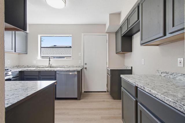 5728 Pinon Vista DR, Austin, TX 78724