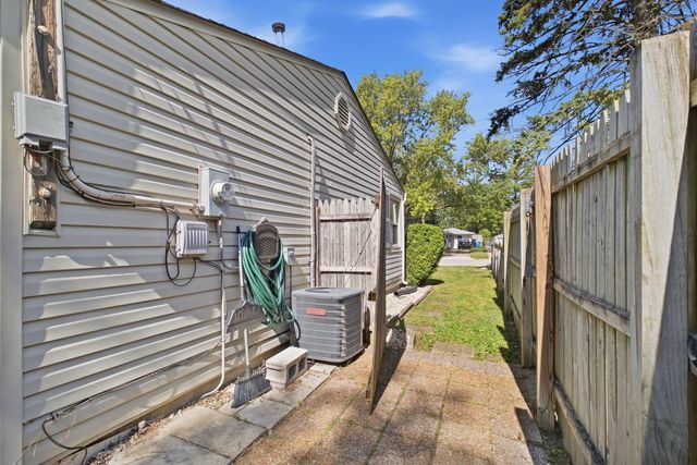 2353 Greengold Street, Crest Hill, IL 60403