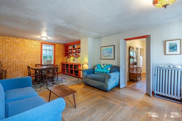 14 Holyoke St, Easthampton, MA 01027