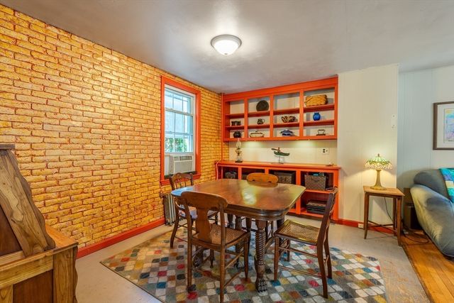 14 Holyoke St, Easthampton, MA 01027