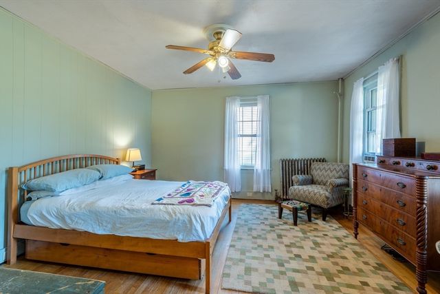 14 Holyoke St, Easthampton, MA 01027