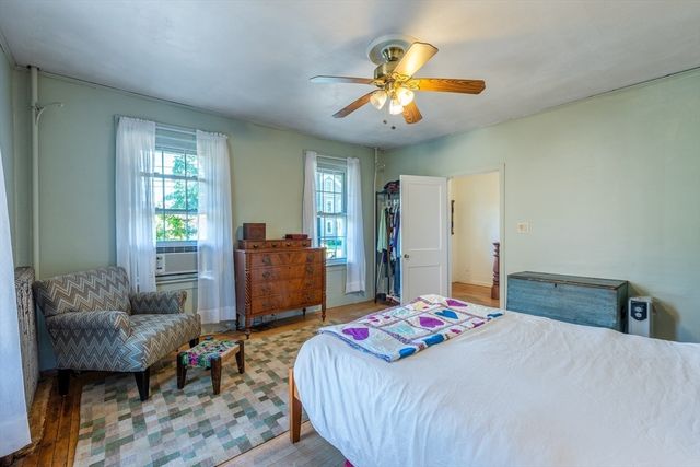 14 Holyoke St, Easthampton, MA 01027