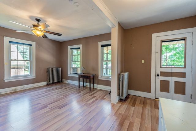 14 Holyoke St, Easthampton, MA 01027