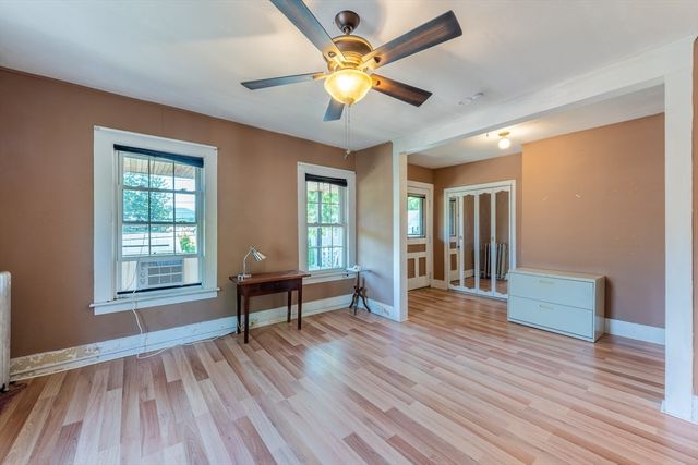 14 Holyoke St, Easthampton, MA 01027