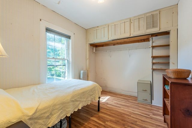 14 Holyoke St, Easthampton, MA 01027