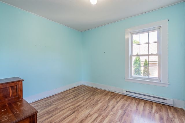 14 Holyoke St, Easthampton, MA 01027