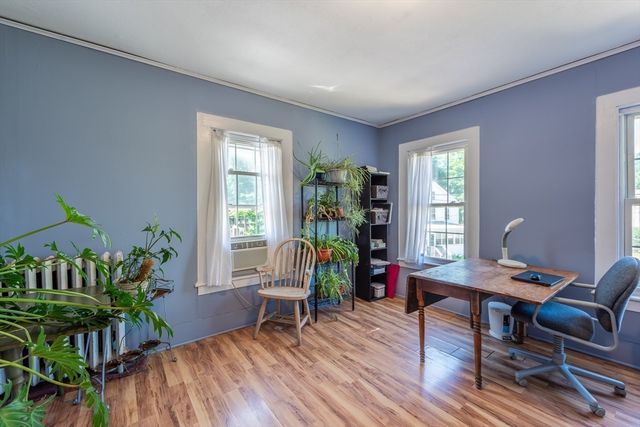 14 Holyoke St, Easthampton, MA 01027