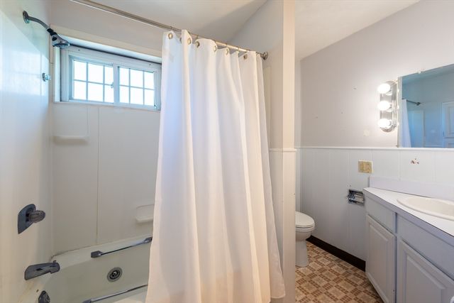 14 Holyoke St, Easthampton, MA 01027