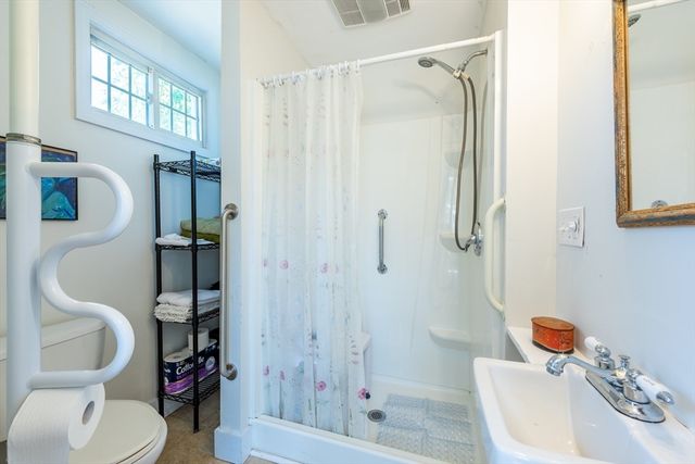 14 Holyoke St, Easthampton, MA 01027