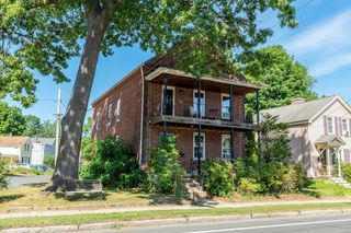 14 Holyoke St, Easthampton, MA 01027