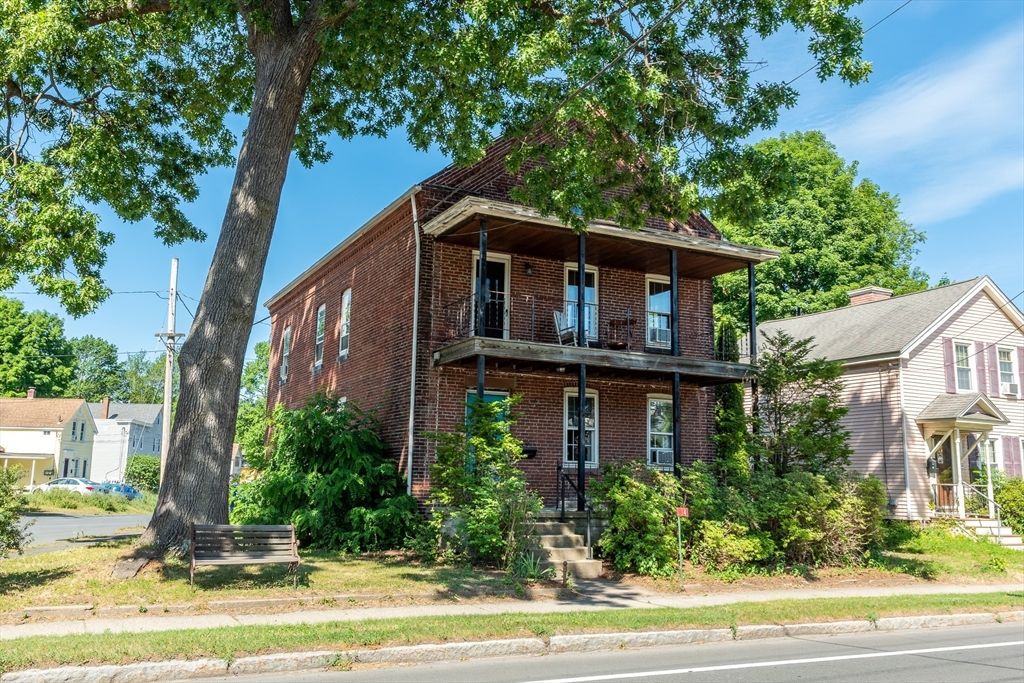 14 Holyoke St, Easthampton, MA 01027