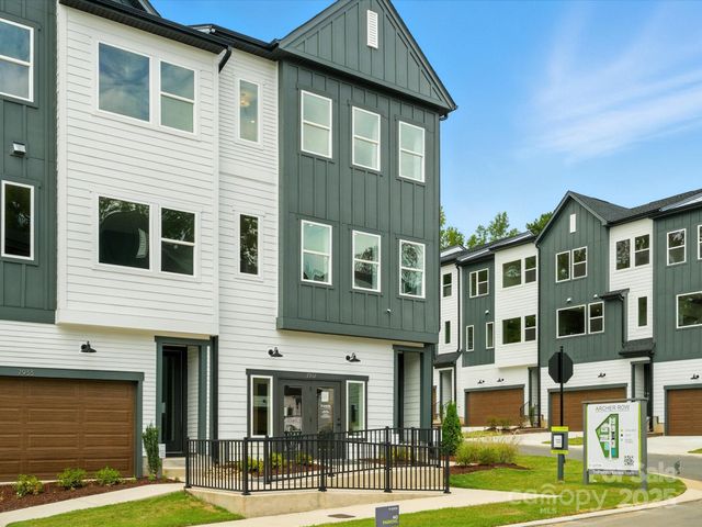 824 Flintside Lane, Charlotte, NC 28217