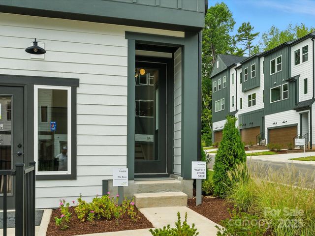 824 Flintside Lane, Charlotte, NC 28217