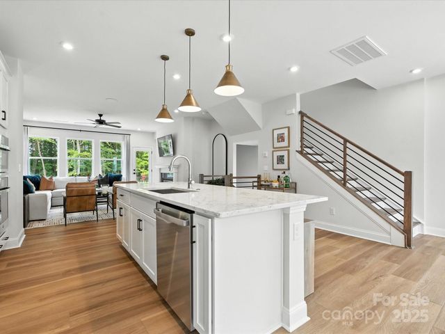 824 Flintside Lane, Charlotte, NC 28217