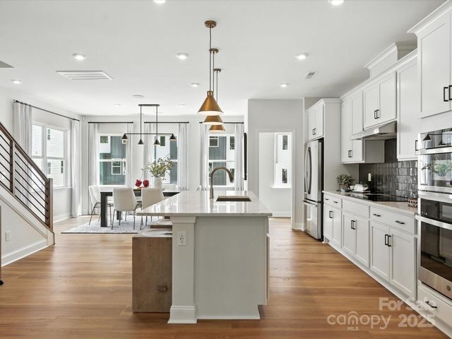 824 Flintside Lane, Charlotte, NC 28217