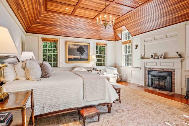 373 Lakeshore Drive, New London, NH 03257