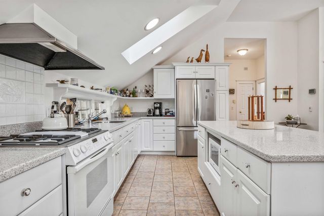 373 Lakeshore Drive, New London, NH 03257
