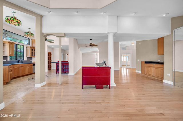 1450 E ROYAL PALM Road, Phoenix, AZ 85020