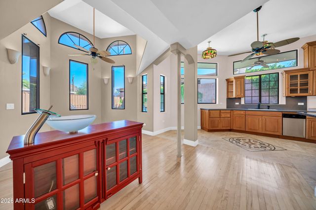 1450 E ROYAL PALM Road, Phoenix, AZ 85020