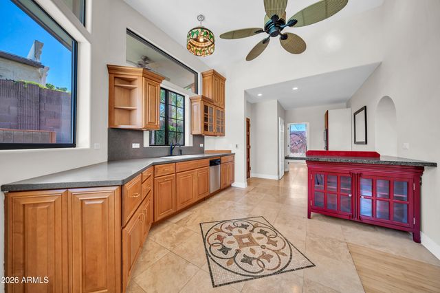 1450 E ROYAL PALM Road, Phoenix, AZ 85020