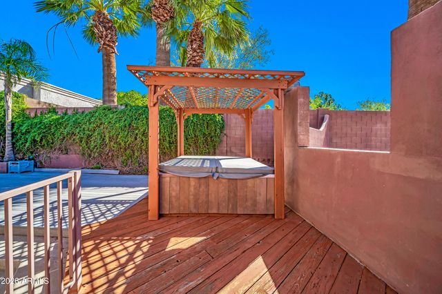 1450 E ROYAL PALM Road, Phoenix, AZ 85020
