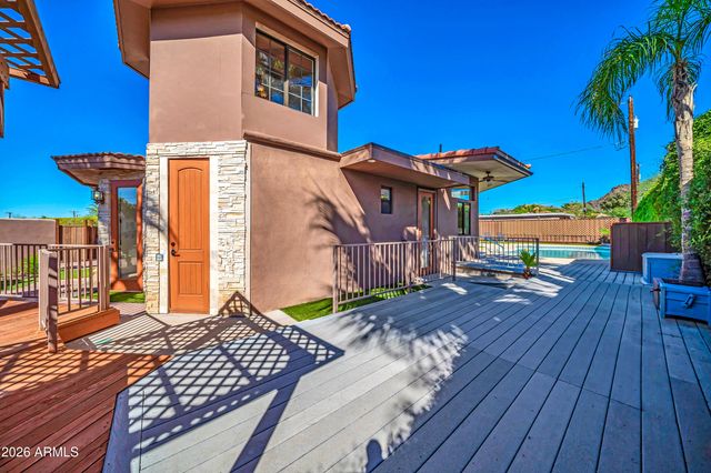 1450 E ROYAL PALM Road, Phoenix, AZ 85020