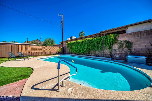 1450 E ROYAL PALM Road, Phoenix, AZ 85020