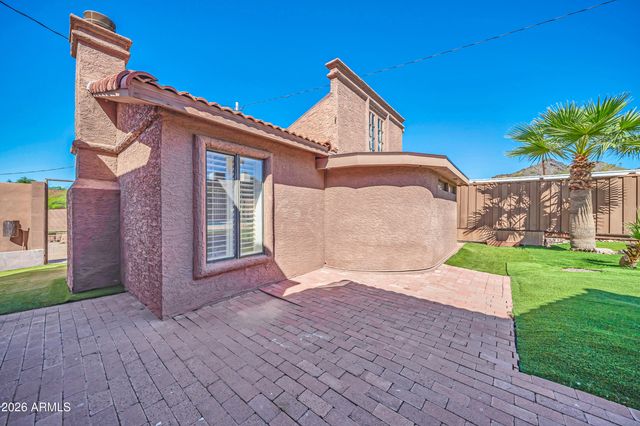 1450 E ROYAL PALM Road, Phoenix, AZ 85020