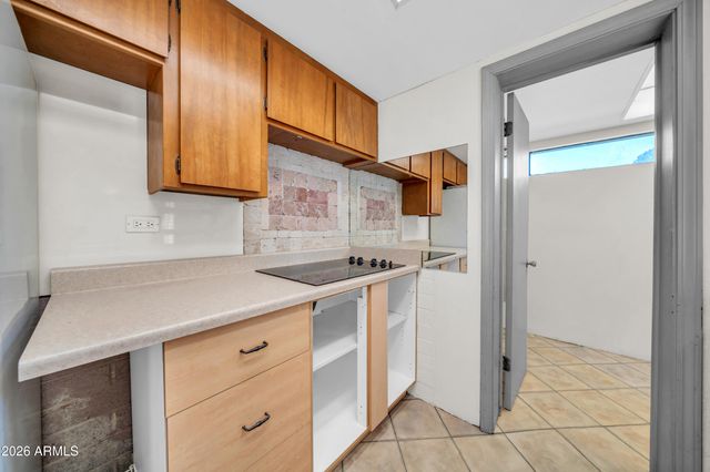 1450 E ROYAL PALM Road, Phoenix, AZ 85020