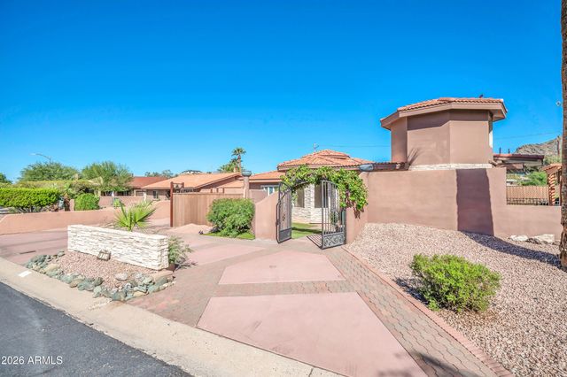 1450 E ROYAL PALM Road, Phoenix, AZ 85020